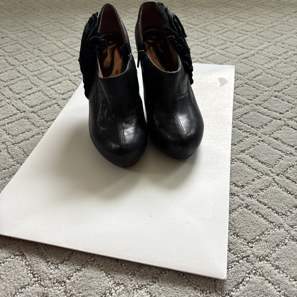 Elegant Black Heeled Ankle Boots - Picture 5 of 5